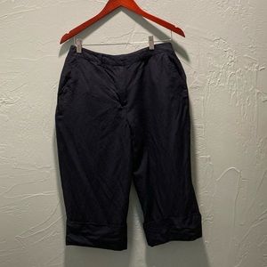 Larry Levine
10 Blue Capris
Front pockets
